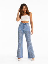 Load image into Gallery viewer, catalog nr4010 light wash denim pants reference - editorial-model-front
