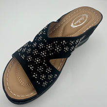 Load image into Gallery viewer, Black Low Wedge Heel Sandals Decorated With White Crystal Flower Patterns