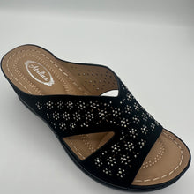 Load image into Gallery viewer, Black Low Wedge Heel Sandals Decorated With White Crystal Flower Patterns