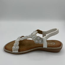 Load image into Gallery viewer, Medallion Circle Comfort T-Strap Sandal