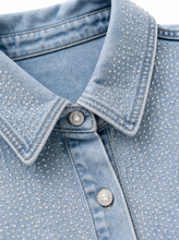 Load image into Gallery viewer, light wash denim button down shirt - detail
