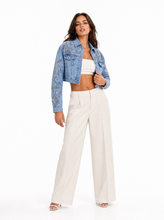 Load image into Gallery viewer, catalog nr3963 light wash denim jacket reference - editorial-model-three-quarter
