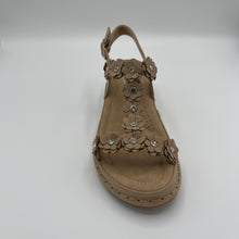 Load image into Gallery viewer, Daisy Lane Platform Slide with Crystal Centers
