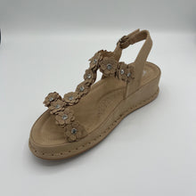 Load image into Gallery viewer, Daisy Lane Platform Slide with Crystal Centers
