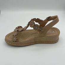 Load image into Gallery viewer, Daisy Lane Platform Slide with Crystal Centers
