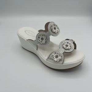 Pure Elegance Platform Slide with Crystal Medallion Embellishments
