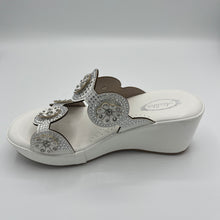 Load image into Gallery viewer, Pure Elegance Platform Slide with Crystal Medallion Embellishments
